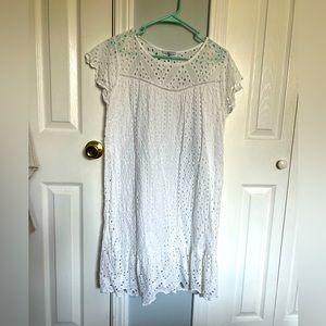 Beautiful white eyelet dress. EUC Size medium